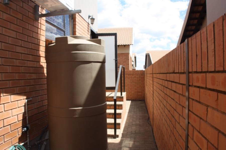 1 Bedroom Property for Sale in Langenhovenpark Free State